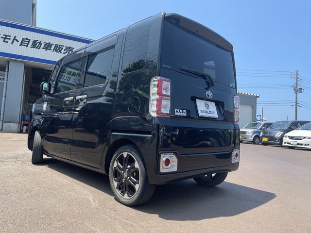 Toyota Pixis Mega 2018-01 6629-6