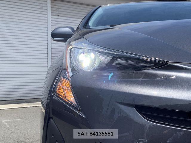 Toyota PRIUS 2017-04 282111-12