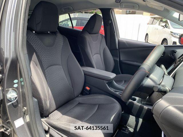 Toyota PRIUS 2017-04 282111-13