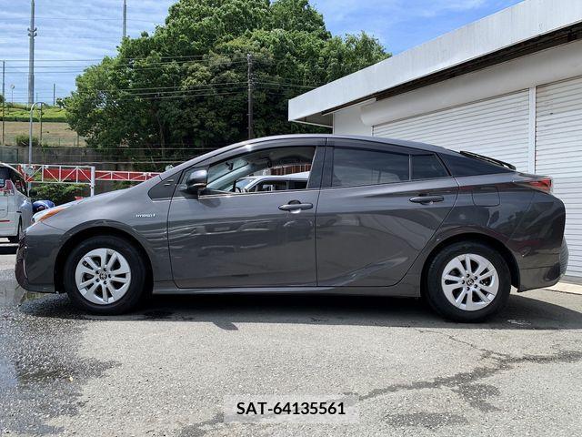 Toyota PRIUS 2017-04 282111-8