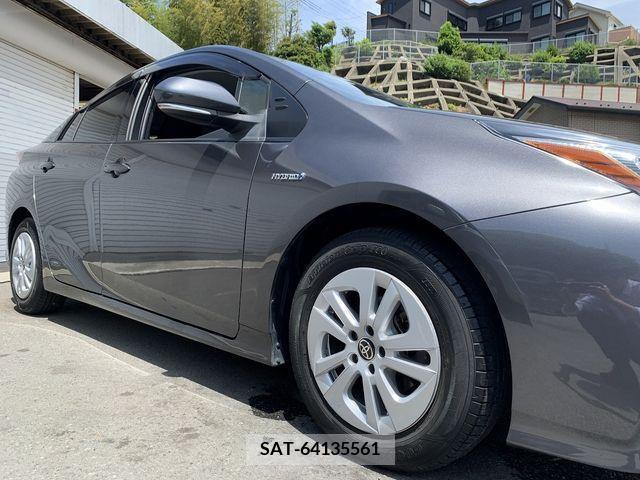 Toyota PRIUS 2017-04 282111-9