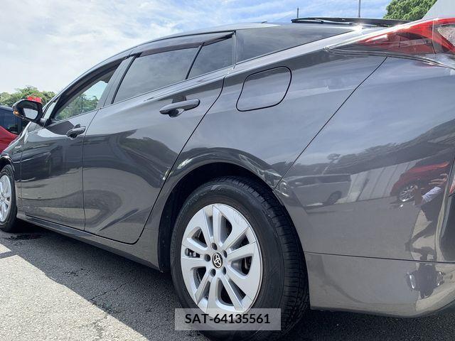Toyota PRIUS 2017-04 282111-10