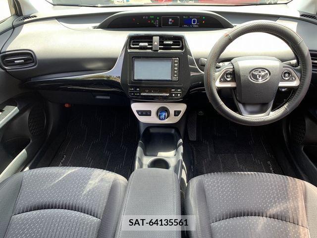Toyota PRIUS 2017-04 282111-2