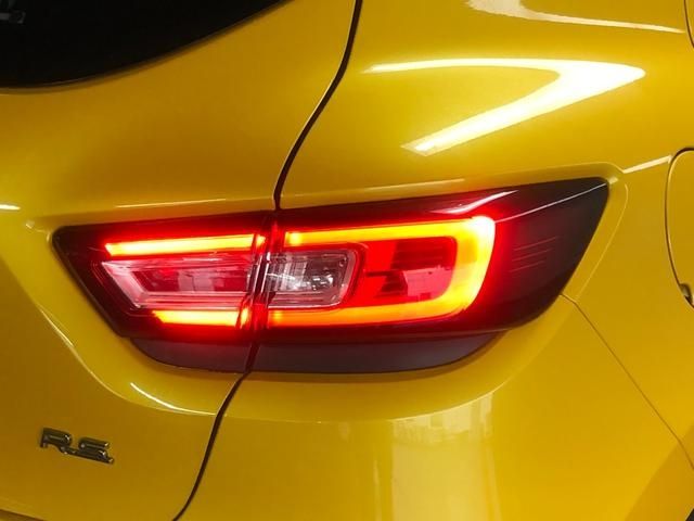 Renault LUTECIA 2020-03 17606-8