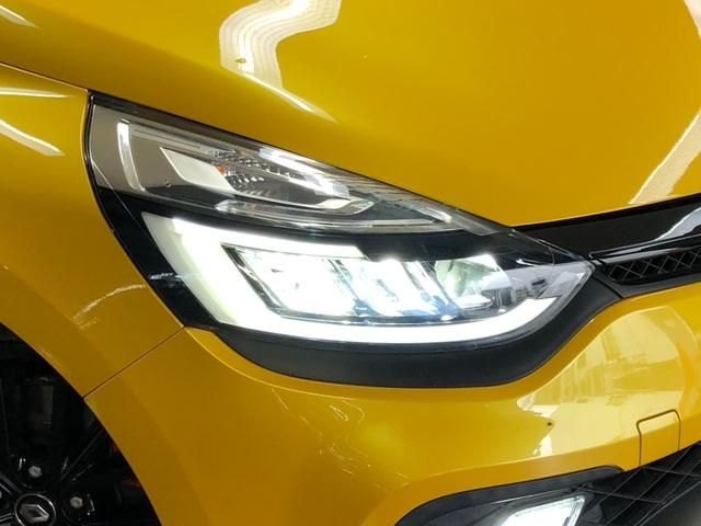 Renault LUTECIA 2020-03 17606-7