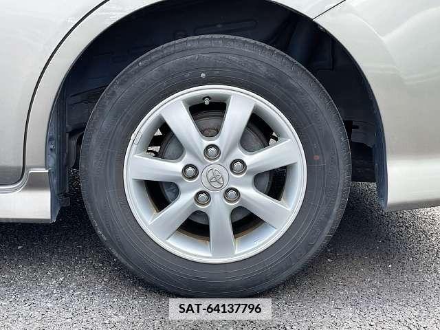 Toyota ISIS 2010-01 347119-3