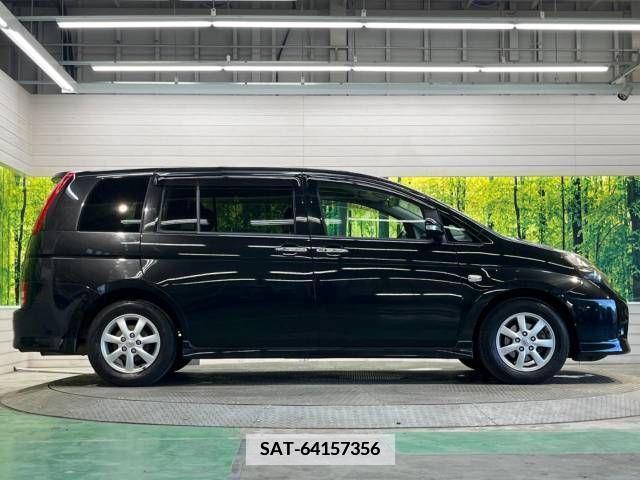 Toyota ISIS 2010-10 361872-4