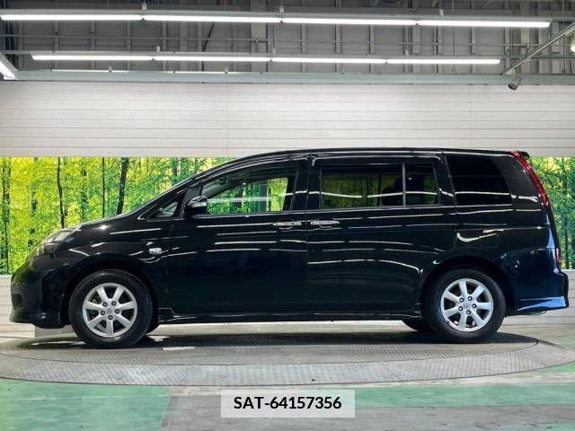 Toyota ISIS 2010-10 361872-3