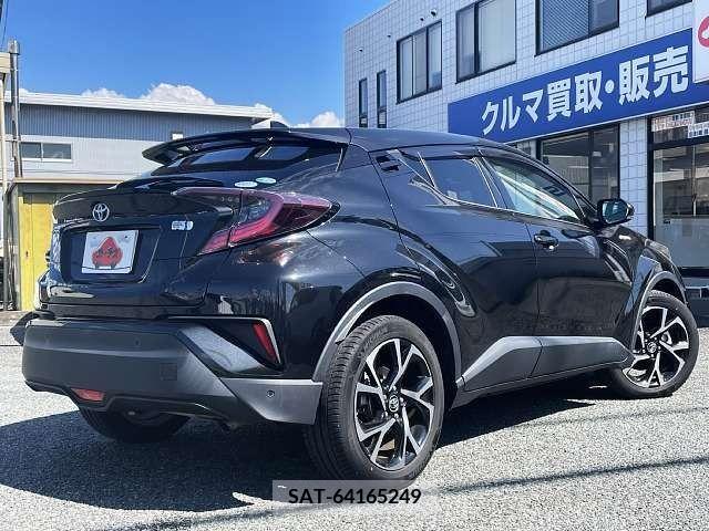 Toyota C-HR 2017-04 357813-2