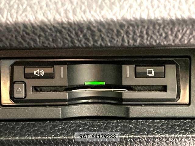 Toyota VOXY 2014-03 383311-6