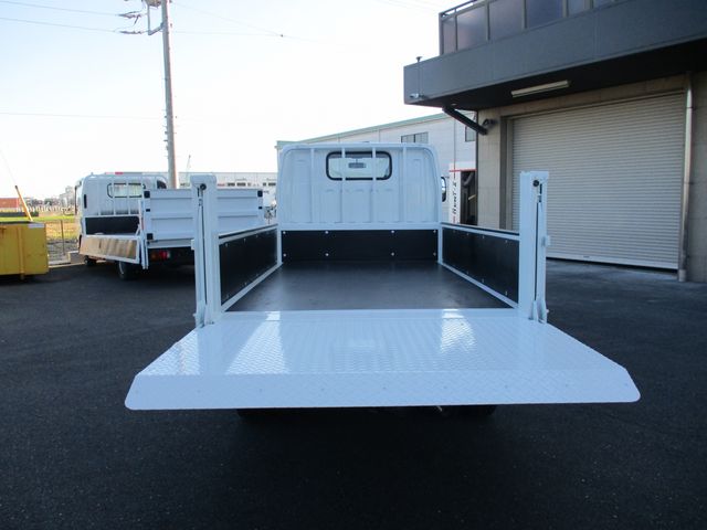 Mitsubishi CANTER 2023-06 10617-7