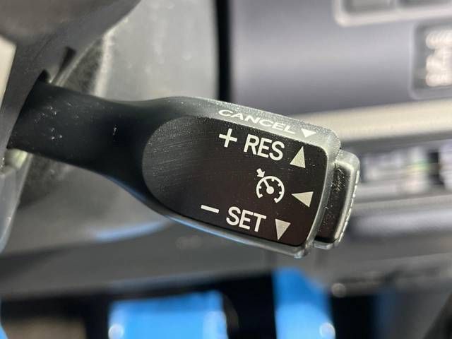Toyota VOXY HYBRID 2014-12 189868-6