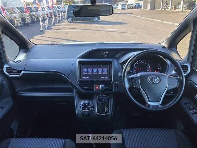 Toyota VOXY 2014-10 247589-1