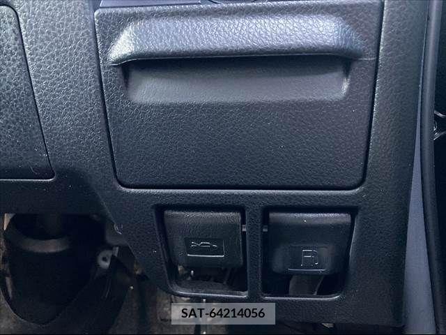 Toyota VOXY 2014-10 247589-24