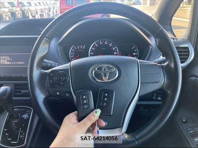 Toyota VOXY 2014-10 247589-27