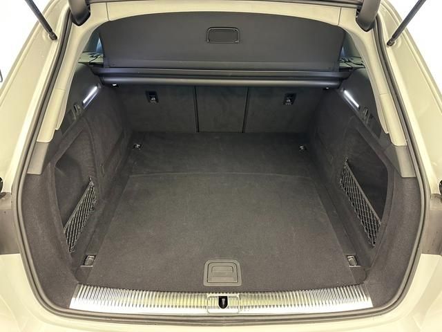Audi A4 2021-02 19905-17