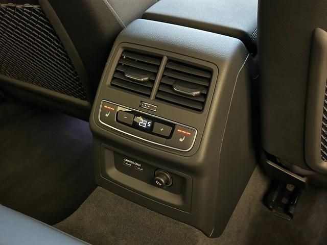 Audi A4 2021-02 19905-15