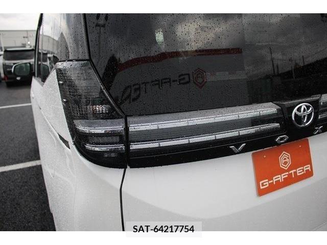 Toyota VOXY 2023-03 289056-12