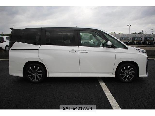 Toyota VOXY 2023-03 289056-10