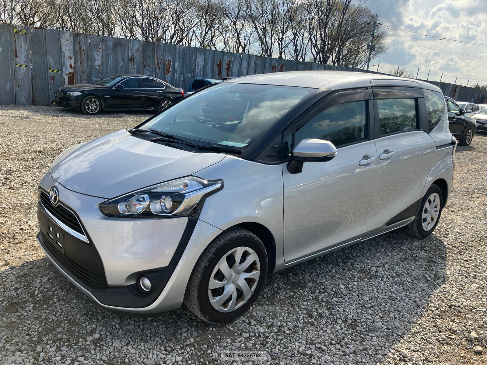 Toyota SIENTA 2017-09 258220-1