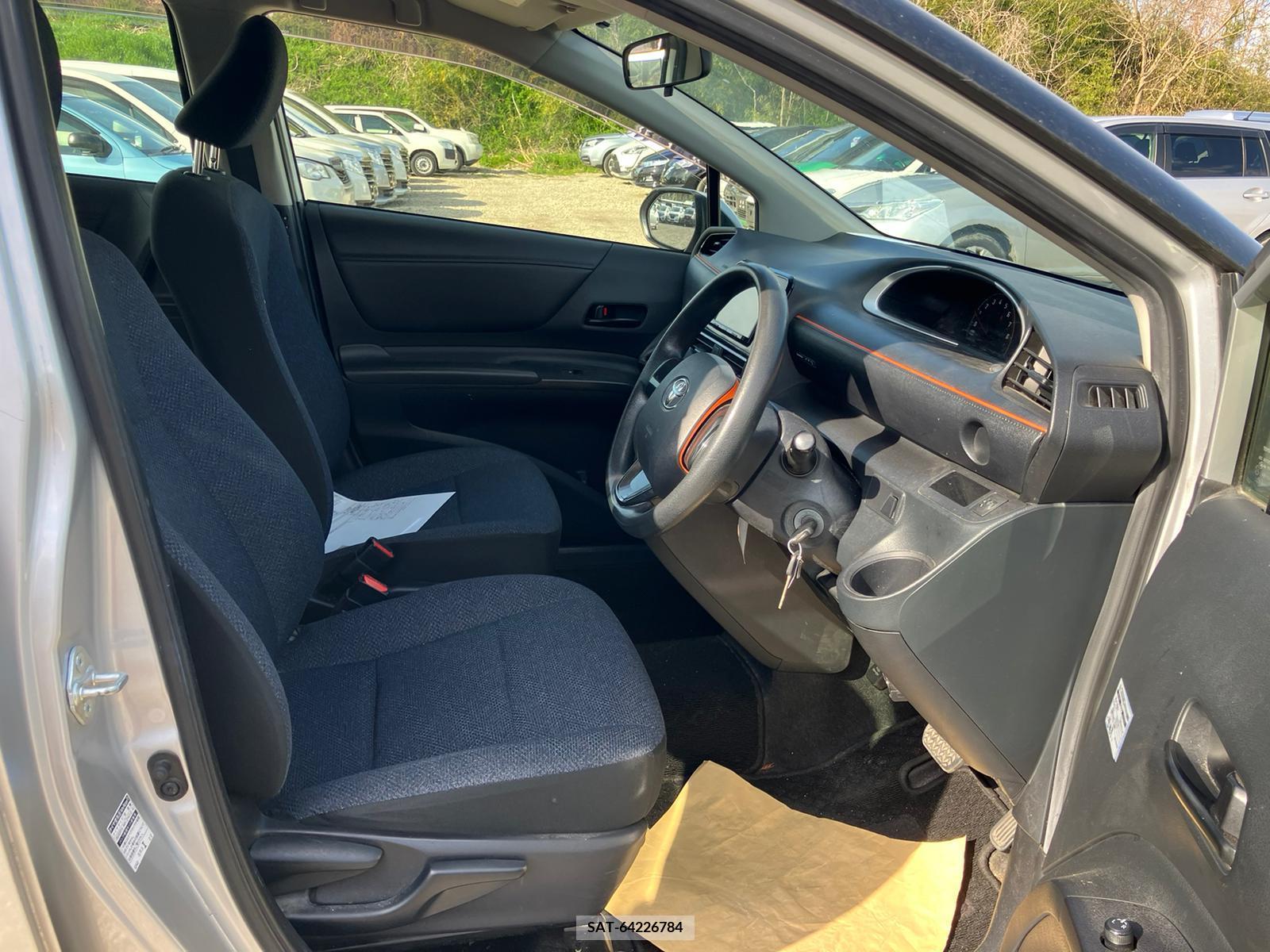 Toyota SIENTA 2017-09 258220-8