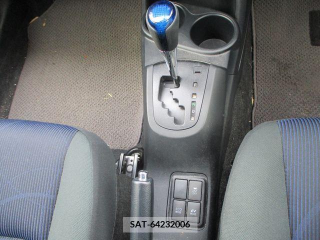 Toyota AQUA 2015-08 380614-17