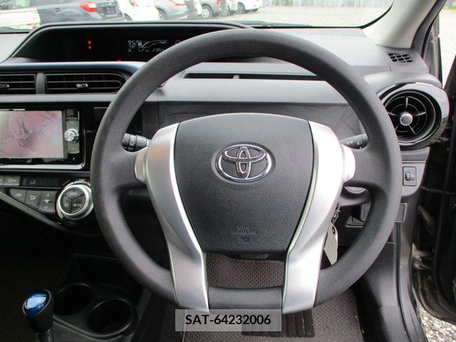 Toyota AQUA 2015-08 380614-13