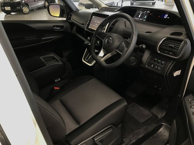 Nissan SERENA 2018-07 7794-11