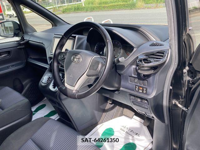 Toyota VOXY 2015-08 289020-1