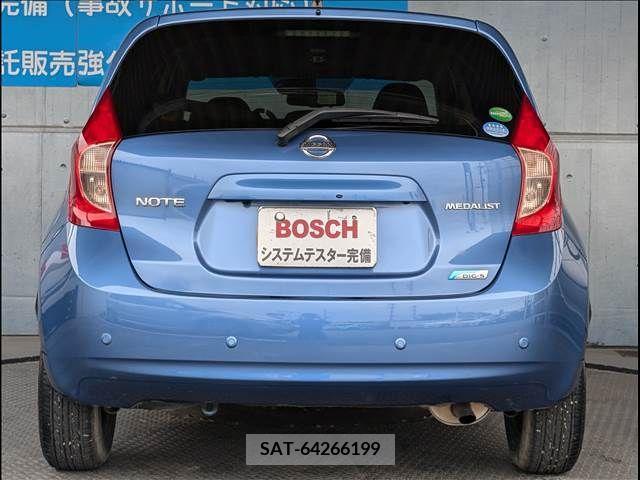 Nissan NOTE 2014-08 365383-5