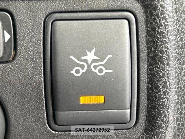 Nissan NOTE 2015-05 379758-3