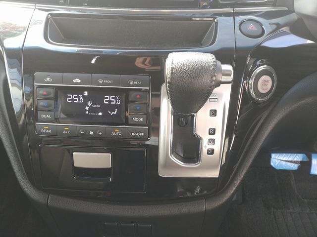 Nissan ELGRAND 2017-02 23580-12