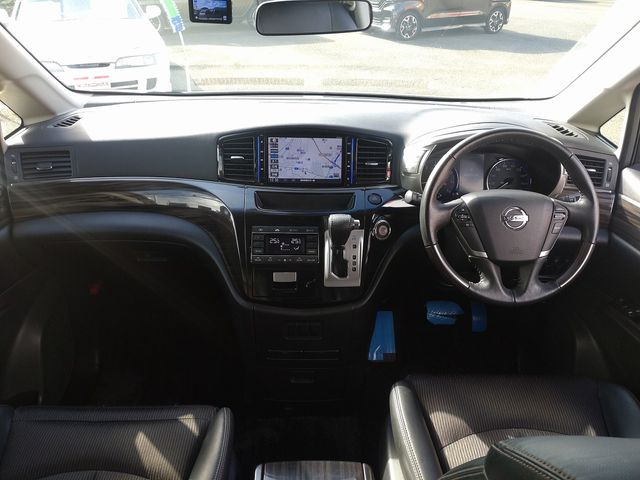 Nissan ELGRAND 2017-02 23580-1
