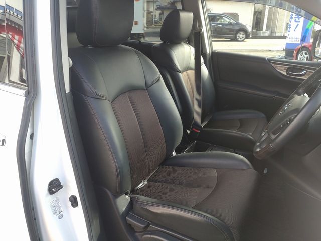 Nissan ELGRAND 2017-02 23580-15