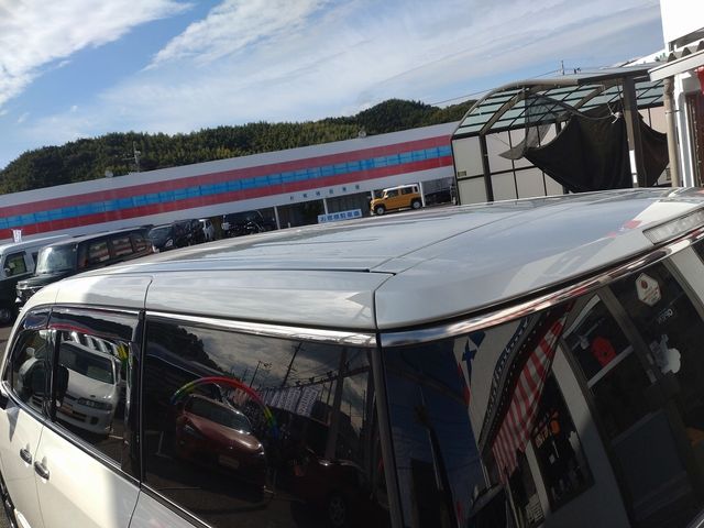 Nissan ELGRAND 2017-02 23580-27