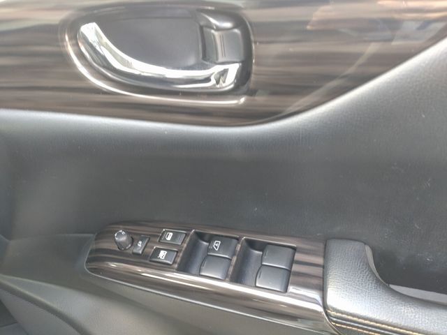 Nissan ELGRAND 2017-02 23580-16