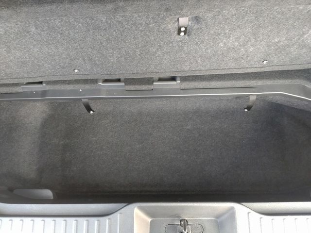 Nissan ELGRAND 2017-02 23580-21
