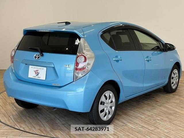 Toyota AQUA 2012-10 389315-13