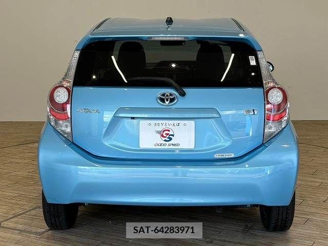 Toyota AQUA 2012-10 389315-12