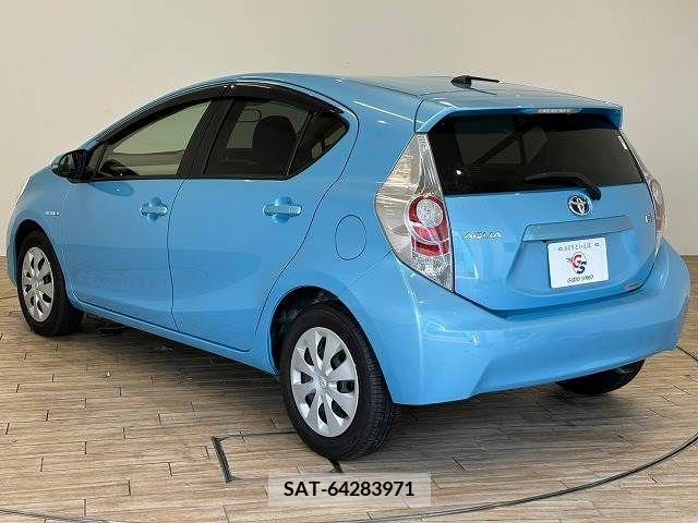 Toyota AQUA 2012-10 389315-14