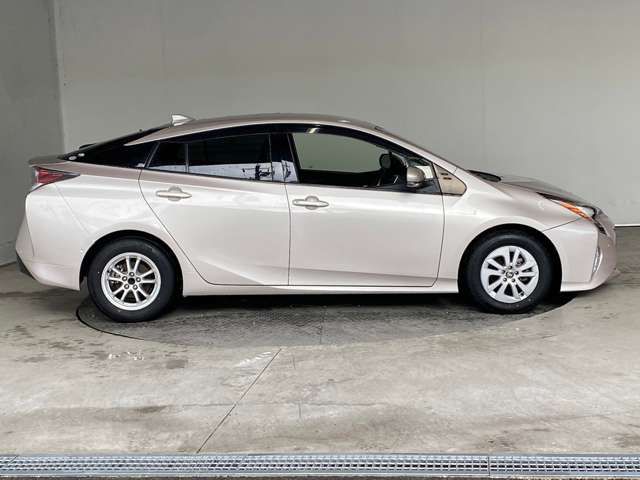 Toyota PRIUS 2017-06 196293-9