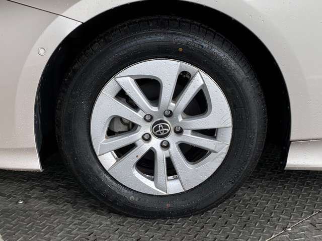 Toyota PRIUS 2017-06 196293-15