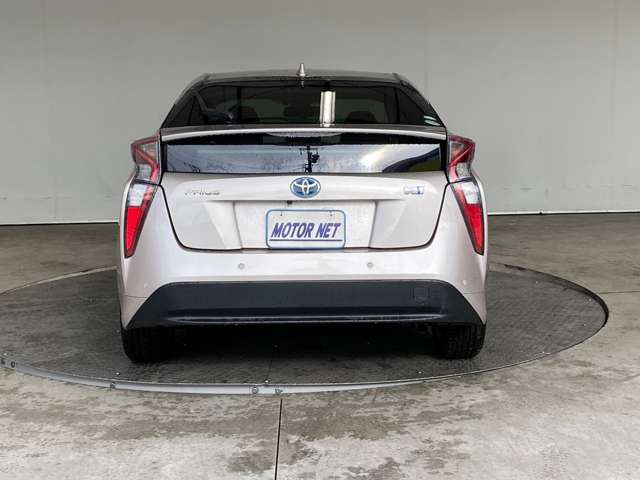 Toyota PRIUS 2017-06 196293-11
