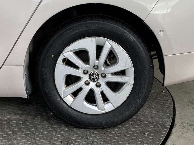 Toyota PRIUS 2017-06 196293-14