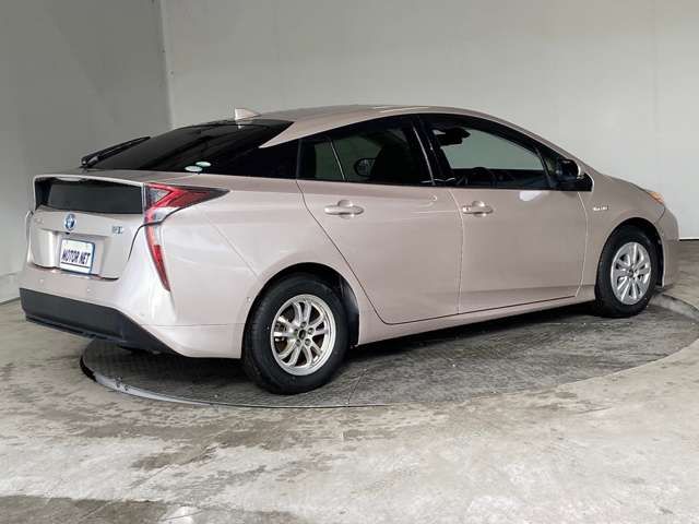 Toyota PRIUS 2017-06 196293-10