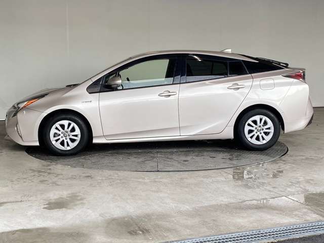 Toyota PRIUS 2017-06 196293-13