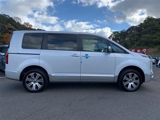 Mitsubishi DELICA D5 2022-03 186415-12