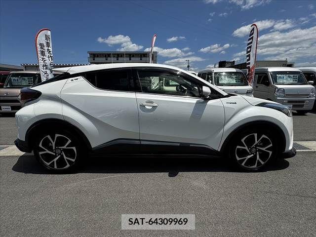 Toyota C-HR 2017-05 264407-11