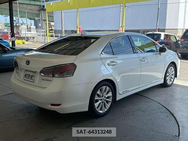 Lexus HS 2013-06 275349-13