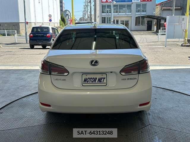 Lexus HS 2013-06 275349-12
